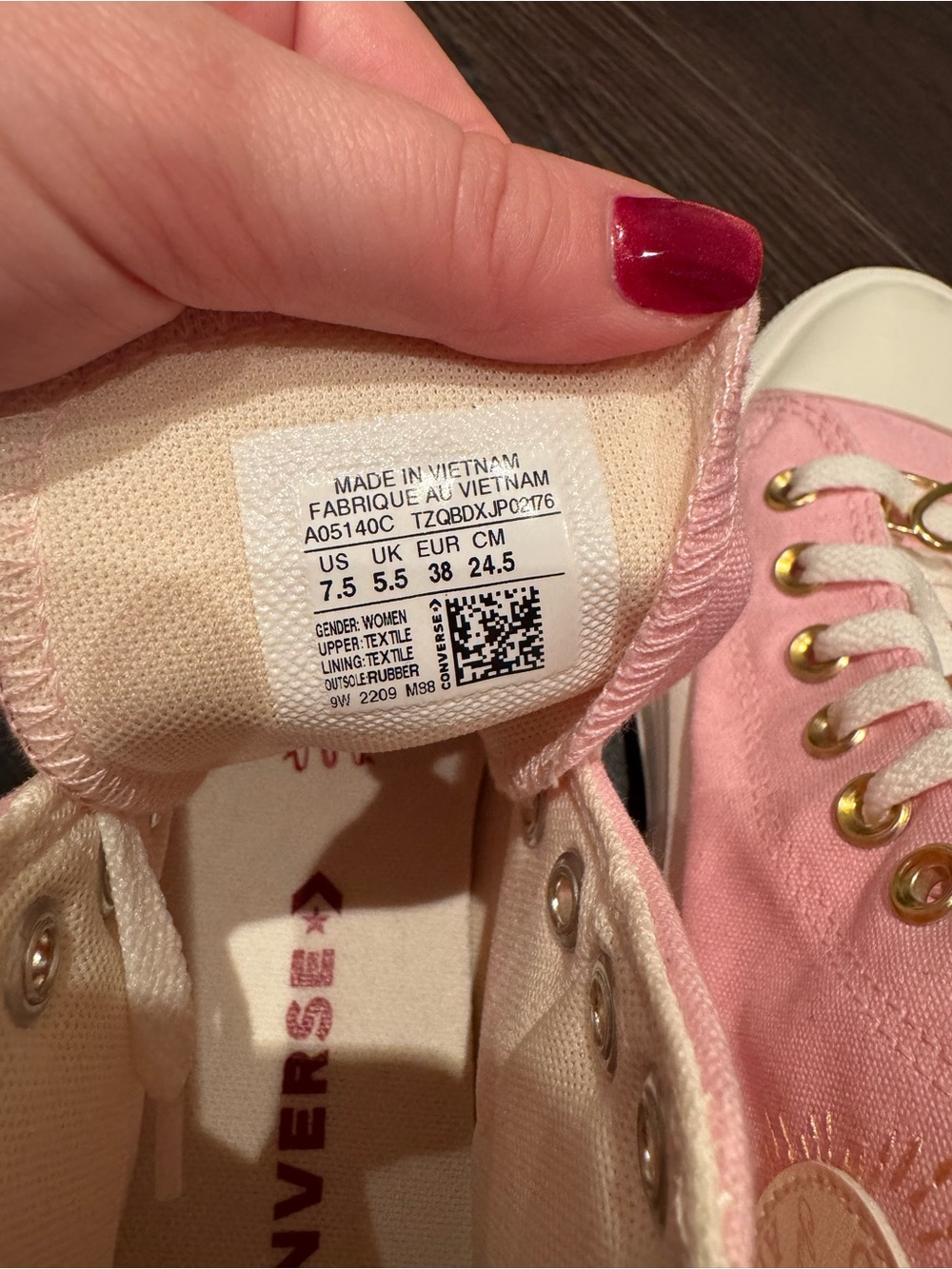 Converse NEW Women’s Valentines Day Sneakers - Picture 11 of 11
